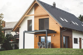 Belehúztak a családi házak