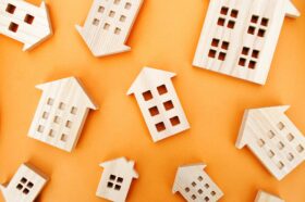 Fékre léptek a lakáseladók, Budapesten minimálisan élénkült a kereslet