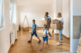 Milliókat kapnak ajándékba a CSOK Pluszt igénylők a kamattámogatás miatt – Mire elég ez a lakáspiacon?