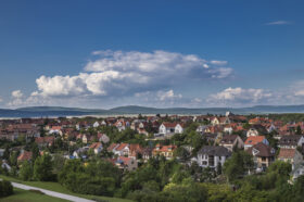 A lakásépítések fékezése és a kínálat bővülése izgalmas versenyt hozhat az új lakások piacán