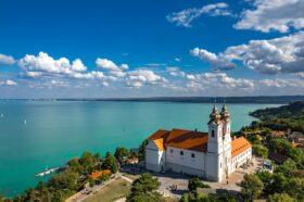 Visszatértek a vásárlók a nyaralópiacra – Akad vízparti település a balatoni ár harmadáért