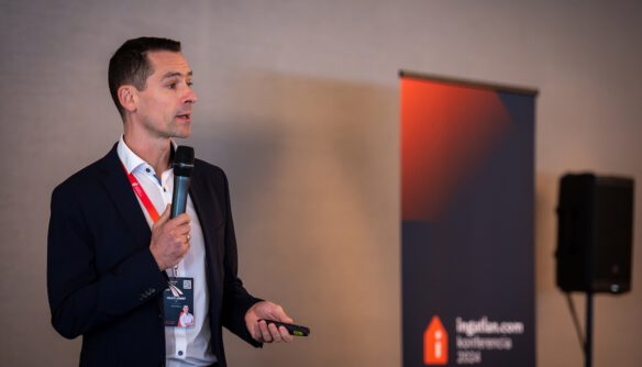 Keleti József előadás közben a 2024-es ingatlan.com Konferencián.