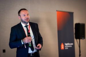 Nagy Tamás a Comferencia színpadán 2024 októberében.