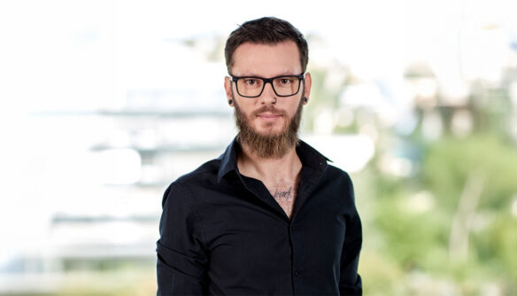 Szabó Péter, az ingatlan.com Head of Productjának portréja.