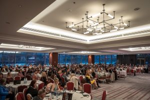 A Comferencia 2025 résztvevői a Mariott Hotel báltermében.