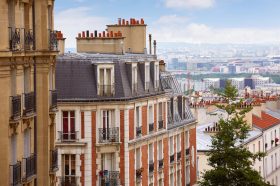 Márciusban gyorsult a lakásárak emelkedése, de a kínálat is elképesztő tempóban bővül